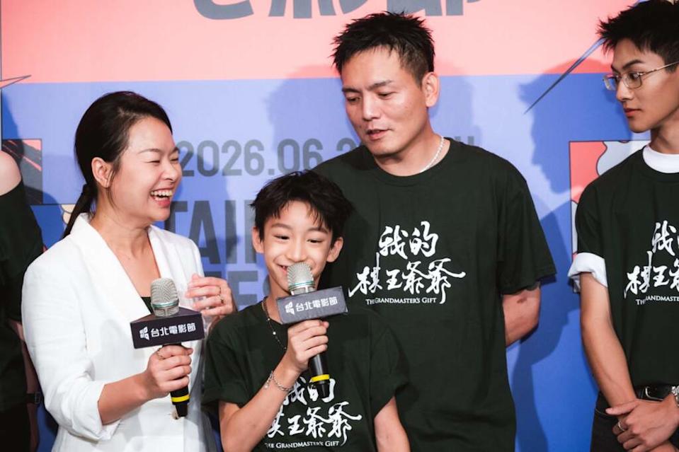 《我的棋王爺爺》首映笑淚交織　春風育兒趣事成焦點　李立群片中擀餃子皮全程真做 ...
